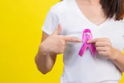寧早死也不要變醜！70歲嬤因愛美過量攝取賀爾蒙　下場竟罹乳癌三期