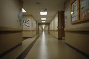 頭骨碎裂心臟驟停！退休警呼吸急喘住院　扯遭「病床＋欄杆夾頭」慘死病房