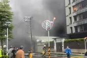 影/內湖家具工廠大火！悶燒竄白煙…上班民眾驚逃