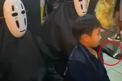 影/梨泰院踩踏傳毒糖果奪命？「無臉男」發糖影片曝光！陸留學生：收到不敢吃