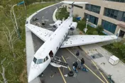 飛機當「教具」！大陸公立高中砸重金買商務飛機　瞬間成打卡地標