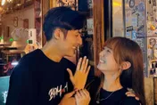 李運慶求婚成功！認愛洪詩2年修正果　舉手秀「中指超閃鑽戒」燦笑對視甜翻全網