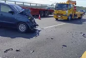 這修車費有辦法出險？男子駕車高速追撞工程車　恐賠國家這數字