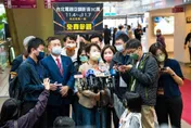 陳時中批寄生民眾黨 黃珊珊爆氣反嗆：都沒說他寄生衛福部