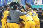 中信兄弟挺過2次疫情考驗　仰賴年輕球員及板凳深度撐起2連霸