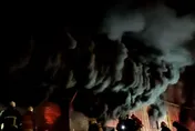 40台車全燒毀！萬里高爾夫球場深夜陷火海　濃煙籠罩恐怖畫面曝