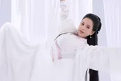 56歲「姑姑」李若彤原相機真實狀態曝光　粉絲街頭合照網驚：年紀不影響美貌！