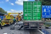 快訊/國三北上新竹關西78.8公里處爆事故　聯結車車頭撞爛駕駛受困