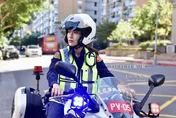 正妹交警騎重機帥慘上萬人！「1111生日」網激動求IG　真實身分揭曉