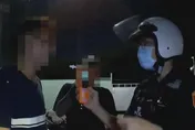 豬隊友！高雄男酒後找朋友代駕被攔查：我有喝他沒喝　下秒在場所有人全傻眼