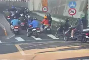 騎士罵翻！堤外便道出現機車貪食蛇　原來是這台高級三寶車造成的
