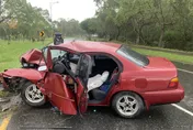 追韓國瑜花蓮輔選竟撞路燈！直播主車頭全毀車身變形恐怖畫面曝光