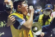 陳時中又被嗆！士林承德公園蔡英文站台　場外抗議人士大聲公狂轟「他不配」