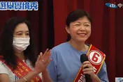 【影】最強分身！蔣萬安夫人獲如雷掌聲　招牌甜笑「1句話」感動她
