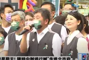 【影】陳時中辦遊行喊「帶著愛情往前走」！路過阿伯嗆「不要臉」遭警方包圍  12秒影片曝光
