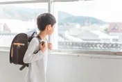 小一生偷吃便當　狠心女老師竟在他背後貼悔過書繞校園