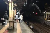 跳下月台玩耍遭批「不要拿生命開玩笑！」屁孩身分曝光…這下慘了