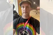 世足賽/不只球員不能戴彩虹臂章　美國記者穿彩虹T也遭拘留