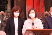【影】蔡英文完全放飛了？「讀稿機」當哏自嘲　說新竹市民「死忠」