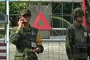 害營區大門零設防！草莓兵不想站哨　值勤溜回寢室睡覺…下場慘了
