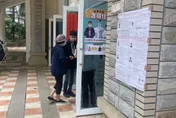 快訊/新店湯泉社區2204號投開票所　1名六旬男撕毀公投選票