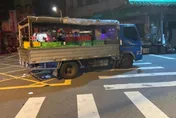 台中貨車倒車壓行人！疑死角肇事…傷者命危送醫