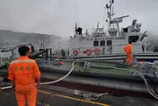 【影】海巡署艦艇停靠基隆港碼頭起火！搶救畫面曝光