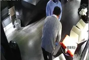 兒子造業父母擔！「高嘉瑜鐵粉」威嚇名醫　老爹特地北上道歉…替兒鞠躬辛酸畫面曝