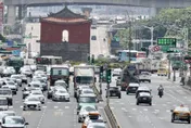 終於開放機車通行！忠孝西路「深夜11時至隔天6時」二輪可騎　這天起上路