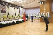 李家超、林鄭月娥、梁振英赴中聯辦弔唁江澤民　場外7千市民自發前往獻花