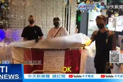 【影】超浮誇！高雄影城開幕推爆米花「裝到滿」　3男推1600公升巨桶花2小時才裝滿