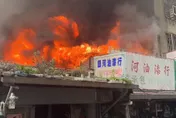快訊/北市油漆行大火！濃煙沖天　警消佈水線組延燒