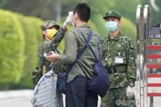 國防部宣布：官兵室外活動可脫口罩 但衛哨應全程配戴