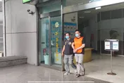 【影】當假檢警碰上真檢警！高雄詐騙集團遭逮　詐騙所得超過200萬元