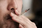 中年男菸酒不離手！竟接連罹患頭頸癌　醫籲定期篩檢：出現這2症狀已是晚期