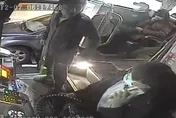 違停公車站不爽被叭！男竟惱怒開車欲撞人又扁公車司機　警方要辦他