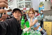 性感教主兌承諾！西門町街頭親送千瓶雪碧　火辣南半球現身引粉絲瞬間暴動