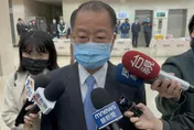 網紅烏鴉與北市警分局長合照　警政署長黃明昭這麼說