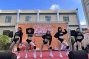 內衣大拍賣！火辣女團驚喜開場　大批粉絲擠翻搶買