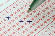 165村民集資買彩券…幸運中頭獎「爽分台幣46億」
