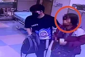 【影】送醫慘況曝光！拾荒婦遭鐵棍辣椒水攻擊重傷　警逮2嫌竟有親戚涉入