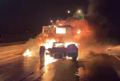 【影】危險！台61線砂石車驚傳事故　熊熊烈火幾乎吞沒整輛車