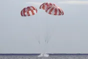 【影】任務圓滿結束！NASA獵戶座太空船掠月後返回地球　安全濺落太平洋