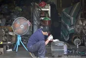 製造業不景氣！　10月員工數、加班時數雙降