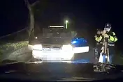 警半夜攔查車輛見3把長槍嚇歪　這3人忙解釋仍遭逮