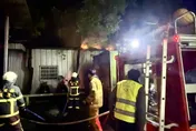 【影】南投肉品市場深夜火警　悶燒1小時幸無人傷