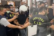 畏罪輕生？台南殺警案兇嫌林信吾拒移監　竟拿原子筆欲戳頸最後頭不慎撞牆