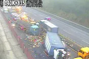 【影】國3南下通霄段聯結車翻覆！全線封閉4小時…現場影像曝光