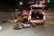 【影】多元計程車違規左迴轉！重機女騎士撞進車底命危…害人影像曝光