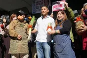 吳怡農「獨自搭車、不帶選舉三寶」戰法　資深主持人驚呼「刷新三觀」
